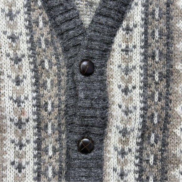 Vaka Icelandic Knit Wool Sweater Vest - Picture 11 of 16